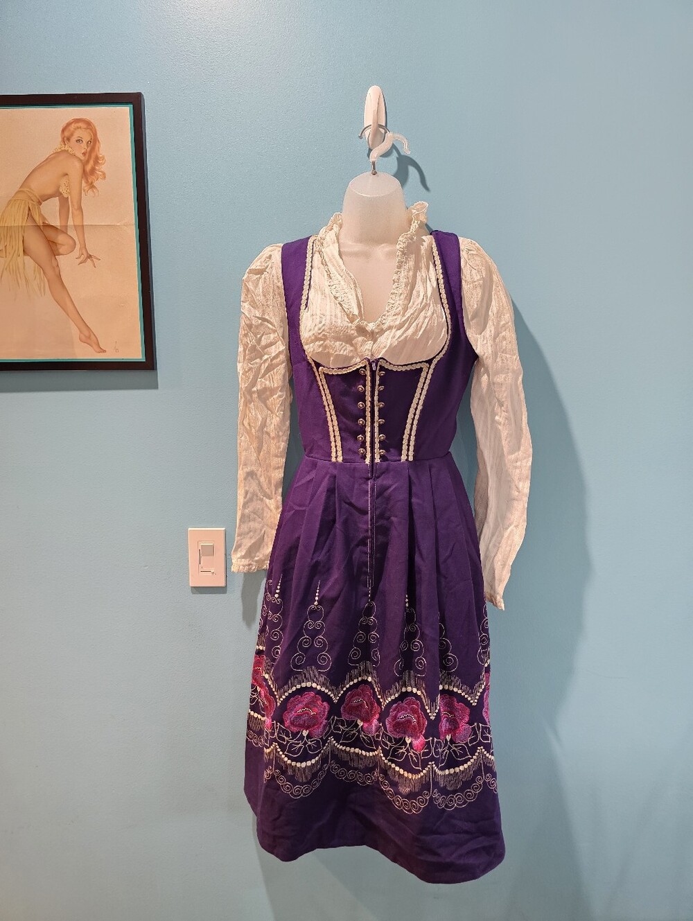 Authentic Vintage German Oktoberfest Purple Embroidered Dirndl Women’s Dress